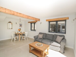 Cottage | Living room - Kingfisher, 2 The Old Stables (Witney)