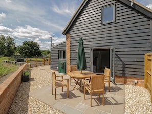 Cottage | Balcony - Kingfisher, 2 The Old Stables (Witney)