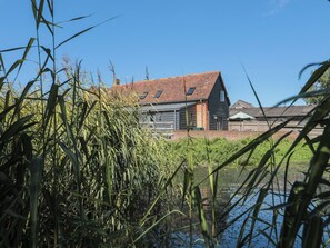 Cottage | Property grounds - Kingfisher, 2 The Old Stables (Witney)