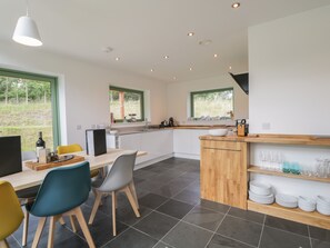 Cottage | Interior - Na Clamhanan (Forres)