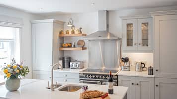 Cottage | Interior