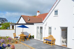 Cottage | Outdoor dining - One Dolfor (Pwllheli)
