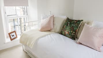 Cottage | 2 bedrooms, individually decorated, individually furnished, free WiFi