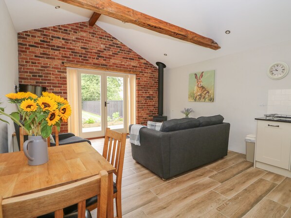 Cottage | Interior - Sunrise Stable (Spalding)