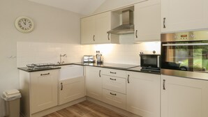 Cottage | Interior - Sunrise Stable (Spalding)
