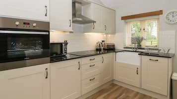 Cottage | Cucina privata | Frigorifero, lavastoviglie, bollitore elettrico, tostapane