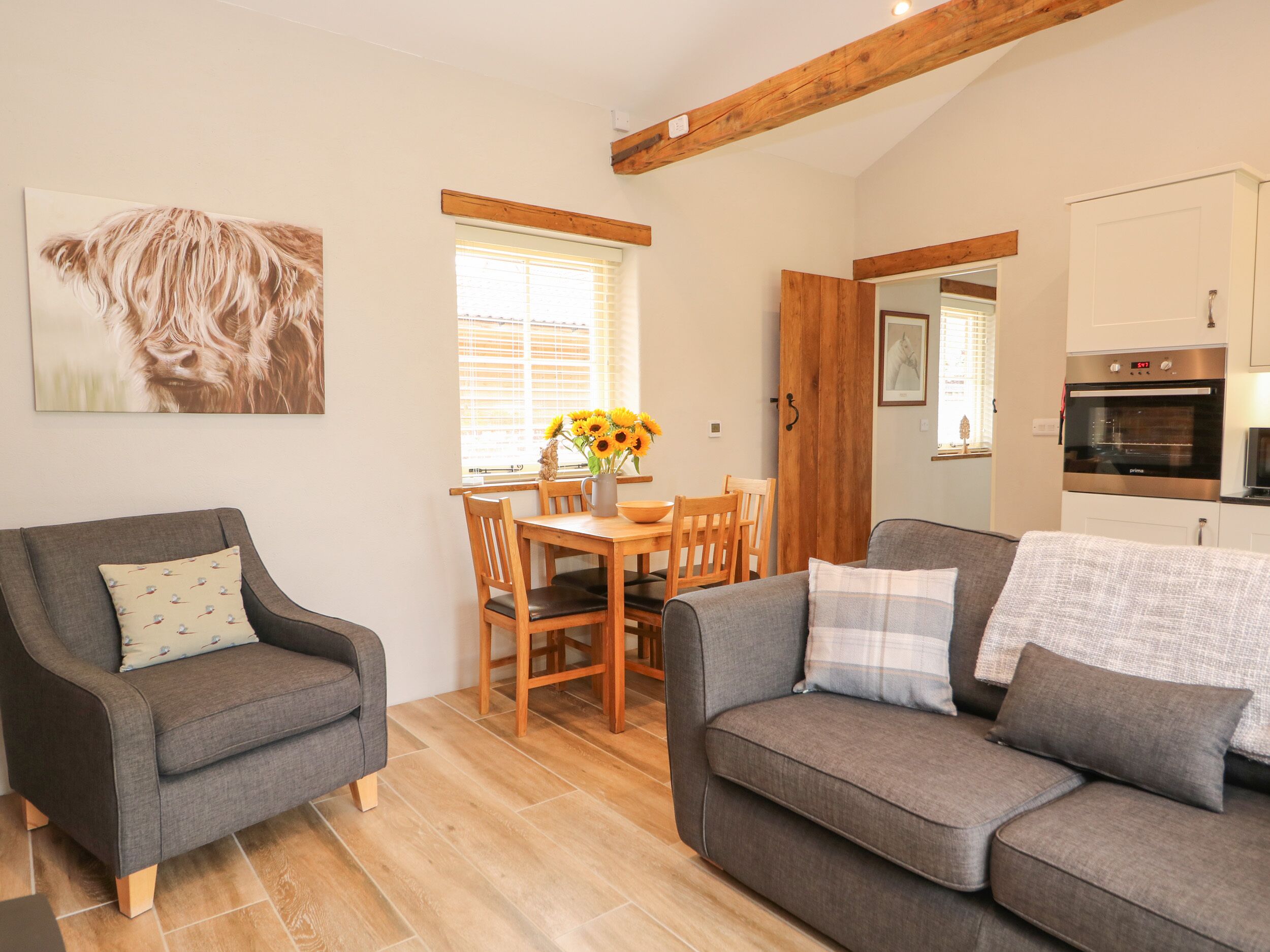 Cottage | Living room | TV, fireplace