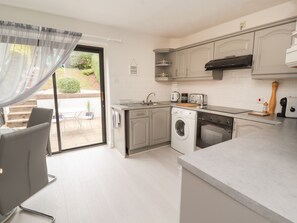 Cottage | Private kitchen | Cookware/dishes/utensils