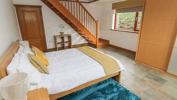 Cottage | 3 bedrooms, individually decorated, individually furnished, free WiFi