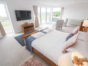 Cottage | 4 bedrooms, individually decorated, individually furnished, free WiFi