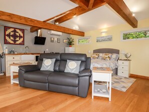Cottage | Living area - Brambleside Lodge (Truro)