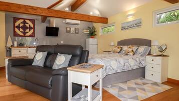 Cottage | 1 bedroom, individually decorated, individually furnished, free WiFi