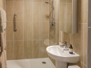 Cottage | Bathroom | Shower