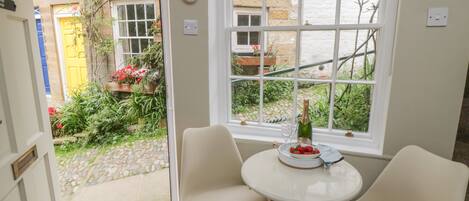 Cottage | 1 bedroom, individually decorated, individually furnished, free WiFi