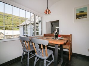 Cottage | Private kitchen | Fridge, dishwasher, electric kettle, toaster - Harbour Cottage (Boscastle)