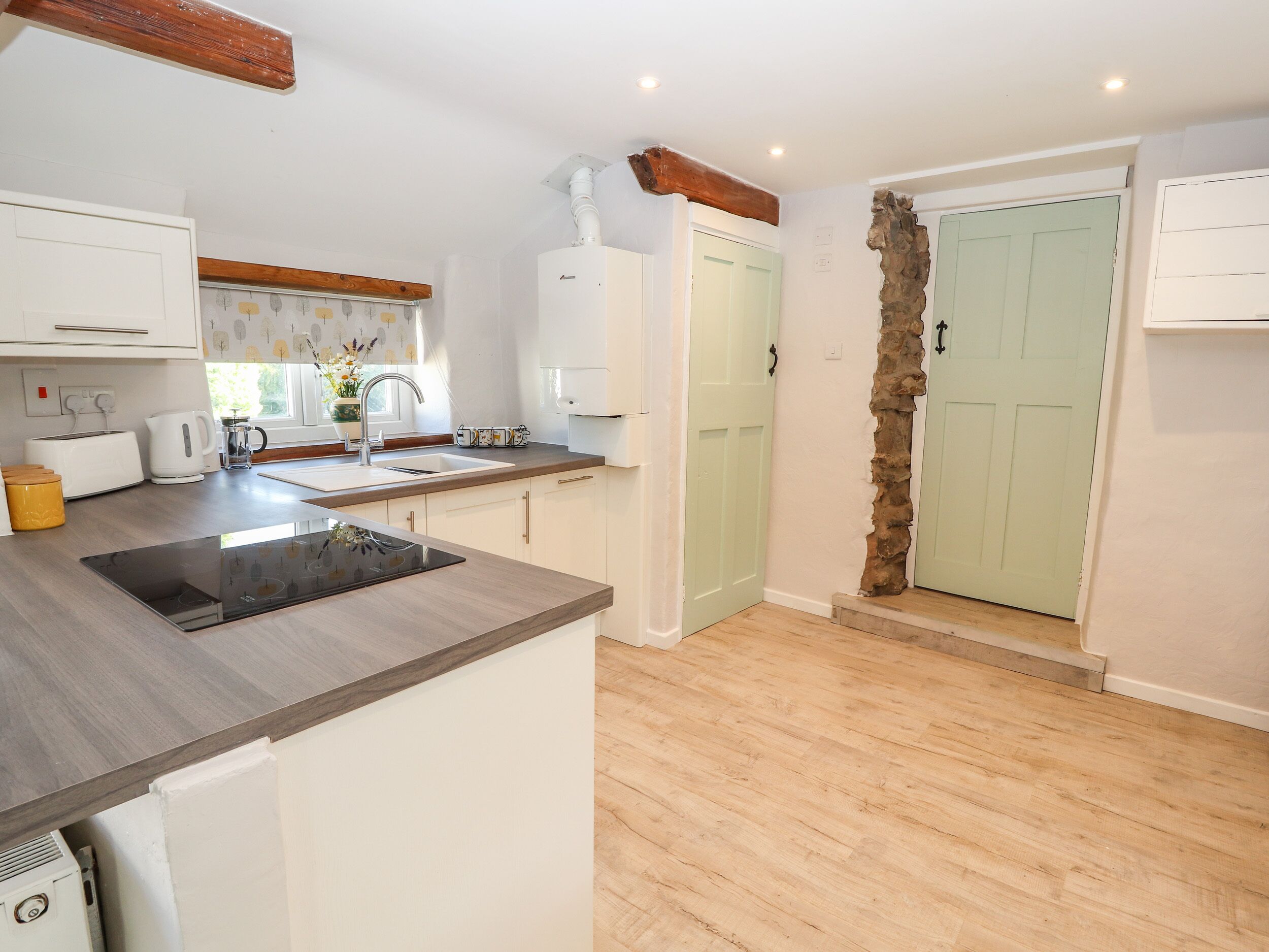 Cottage | Private kitchen | Fridge, dishwasher, electric kettle, toaster