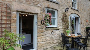 Cottage | Outdoor dining