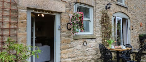 Cottage | Outdoor dining