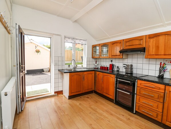Cottage | Private kitchen - Green Cottage (Rhayader)