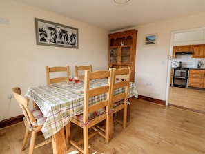 Cottage | Private kitchen | Fridge, microwave, dishwasher, electric kettle