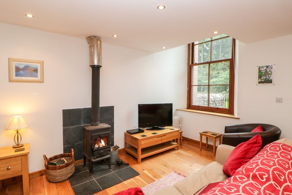 Cottage | Living room | Fireplace