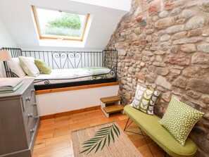 Cottage | 2 bedrooms, individually decorated, individually furnished, free WiFi