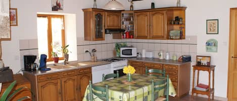 Kühlschrank, Mikrowelle, Geschirrspüler