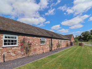 Cottage | Property grounds