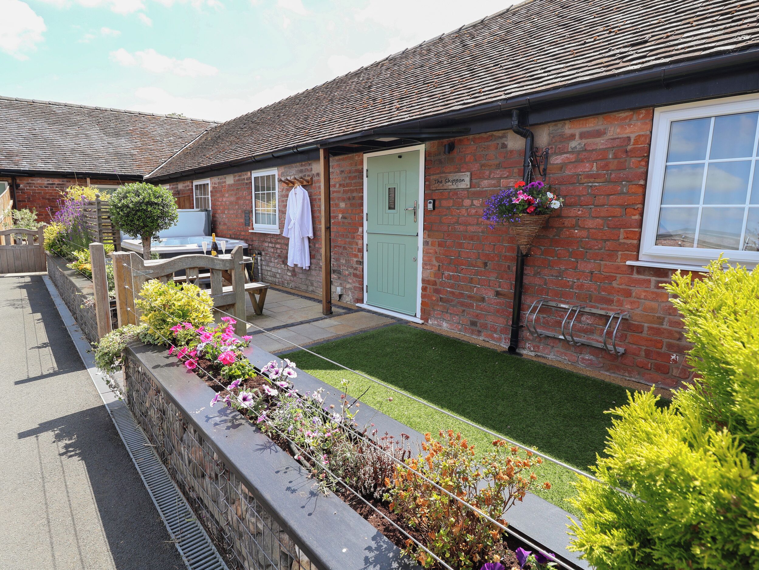 Cottage | Property grounds
