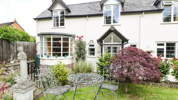 Cottage | Interior
