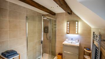 Mökki | Kylpyhuone | Suihku