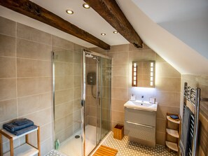 Cottage | Bathroom | Shower - Eleri Cottage (Malvern)