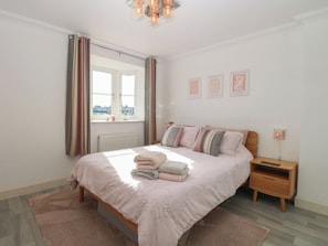 2 bedrooms, individually decorated, individually furnished, free WiFi - 5 Styleman Road (Hunstanton)