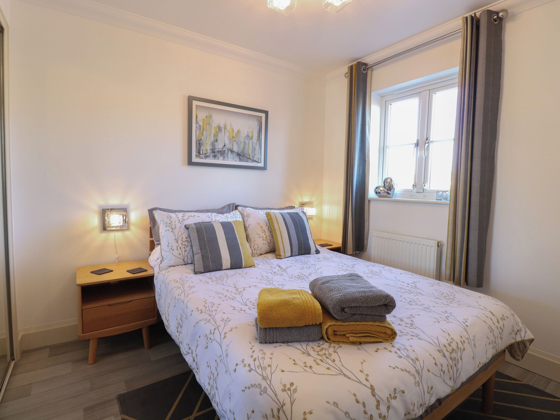 2 quartos, individualmente decorados, individualmente mobiliados