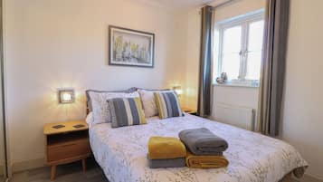 2 quartos, individualmente decorados, individualmente mobiliados