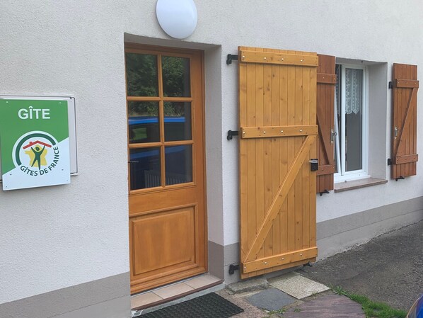 Exterior detail - Charming Cottage near Gérardmer with WiFi, Terrace, and Scenic Views (Liézey)