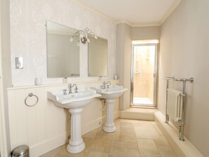 Cottage | Bathroom | Shower - The Chestnuts (Peterborough)