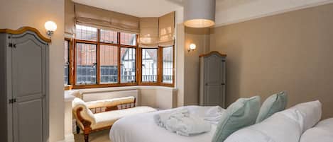 6 bedrooms, individually decorated, individually furnished, free WiFi