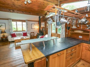 Cottage | Private kitchen | Fridge, electric kettle, toaster, cookware/dishes/utensils - Timbertwig Lodge (Pembroke)