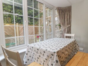 Cottage | Private kitchen | Fridge, dishwasher, cookware/dishes/utensils