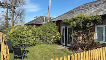 Cottage | Outdoor dining