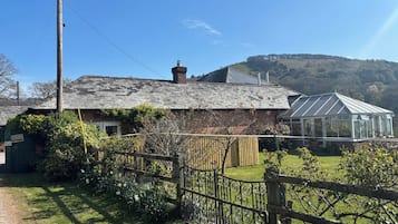 Cottage | Property grounds