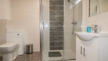 Cottage | Bathroom | Shower
