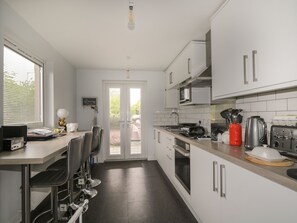 Cottage | Private kitchen | Fridge, electric kettle, toaster, cookware/dishes/utensils - Blantyre Cottage (Muir of Ord)
