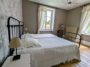 5 bedrooms, free WiFi, bed sheets