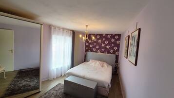 2 habitaciones, wifi gratis y ropa de cama