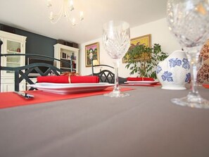 Dining - Central Apartment with Garage, Near Market & Restaurants, 2 Bedrooms, All-Inclusive (Remiremont)