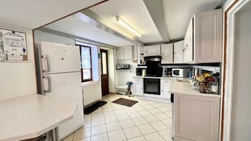 Réfrigérateur, micro-ondes, four, lave-vaisselle