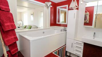 Cottage | Bathroom | Shower