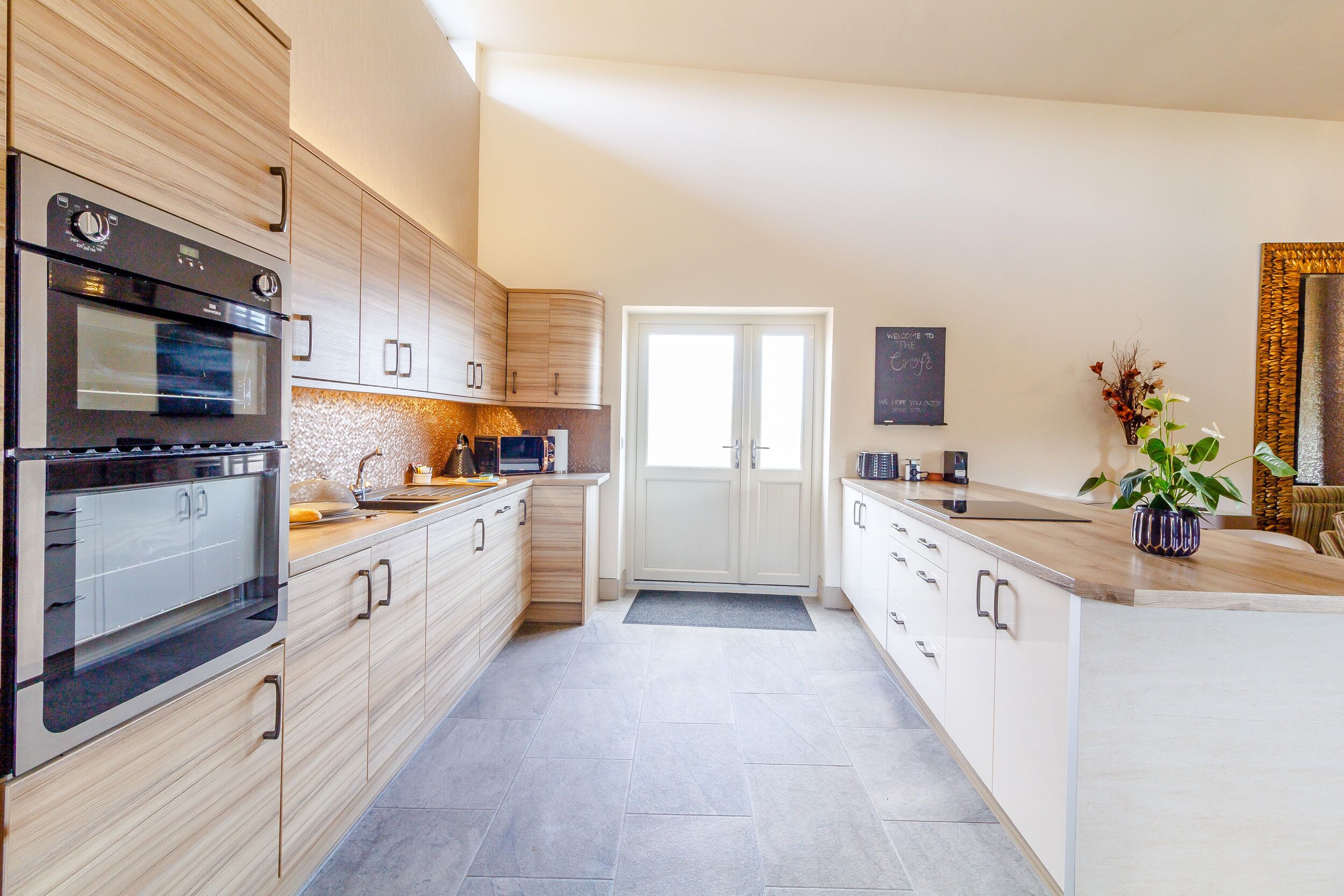 Cottage | Private kitchen | Fridge, electric kettle, toaster, cookware/dishes/utensils